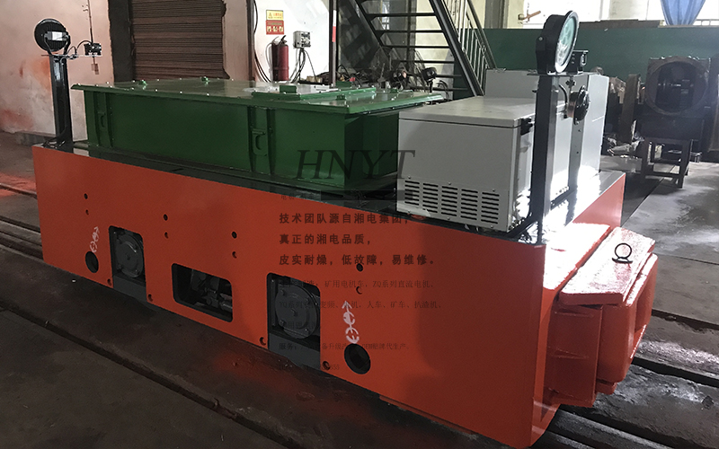 中国矿大定制的无人驾驶锂电蓄ζ　电池电机车发货